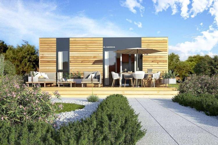 Mobile Home Mediteran Superior By The Pool In Caravan Park Strasko, Novalja Exterior foto