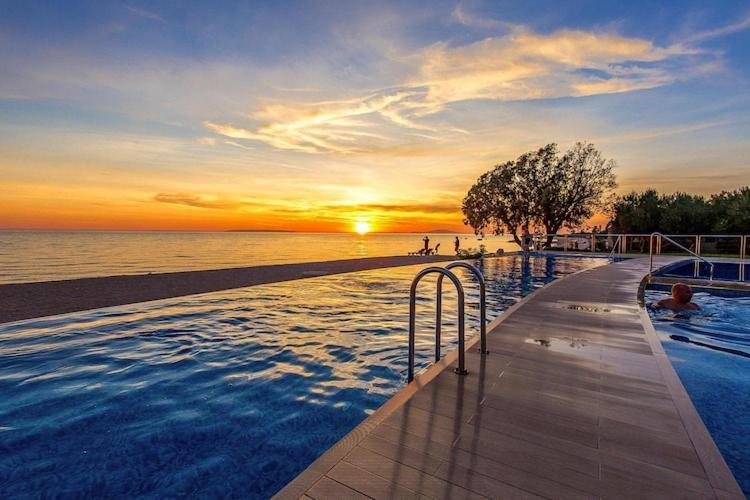 Mobile Home Mediteran Superior By The Pool In Caravan Park Strasko, Novalja Exterior foto