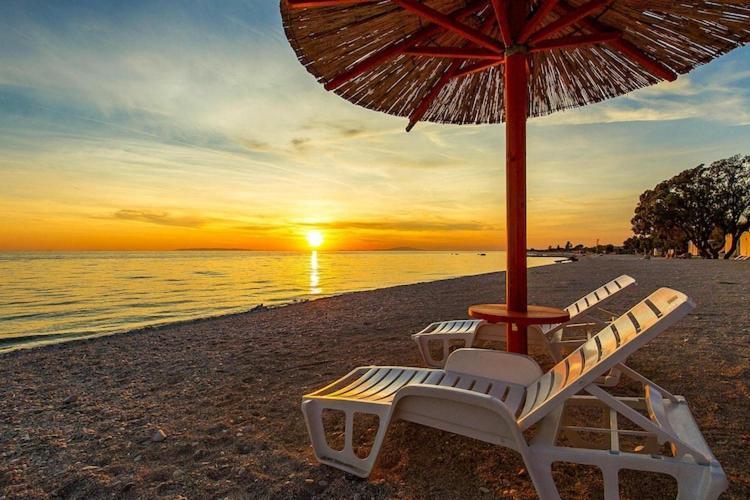 Mobile Home Mediteran Superior By The Pool In Caravan Park Strasko, Novalja Exterior foto