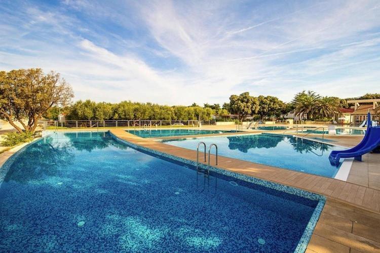 Mobile Home Mediteran Superior By The Pool In Caravan Park Strasko, Novalja Exterior foto