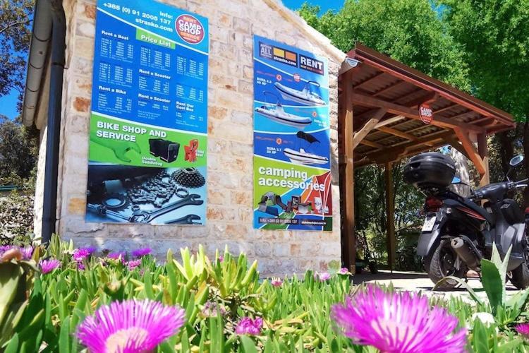 Mobile Home Mediteran Superior By The Pool In Caravan Park Strasko, Novalja Exterior foto
