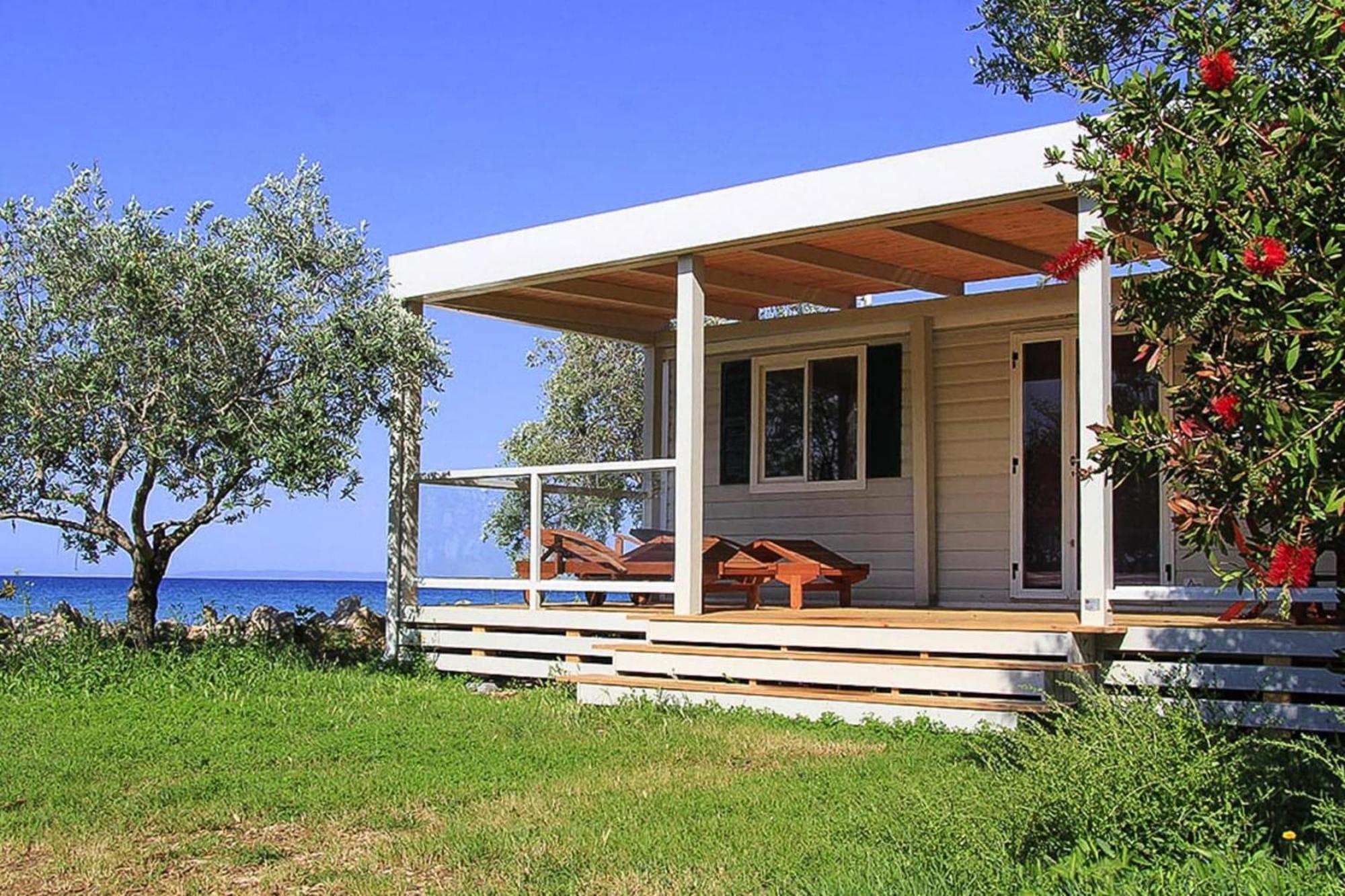 Mobile Home Mediteran Superior By The Pool In Caravan Park Strasko, Novalja Exterior foto